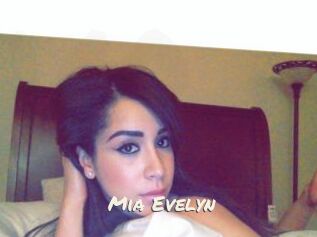 Mia_Evelyn